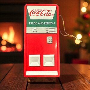 Vintage Coca-Cola Vending Machine Ornament – Retro Coke Machine Christmas Decor